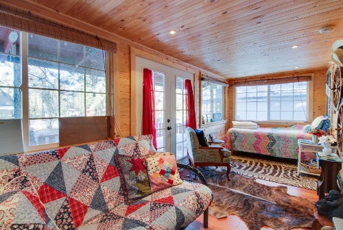 Country Cottage by the Lake image 19