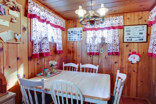 Country Cottage by the Lake image 2