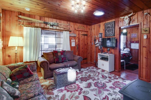 Country Cottage by the Lake image 24