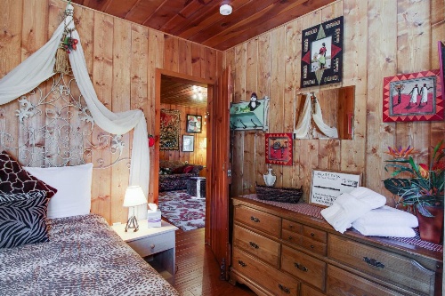 Country Cottage by the Lake image 3