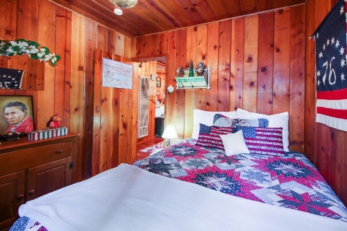 Country Cottage by the Lake image 9